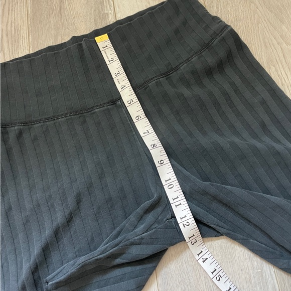 Aerie Offline OG Groove 7" Bike Short Gray (Large) striped ribbed stretchy comfy - Picture 5 of 6